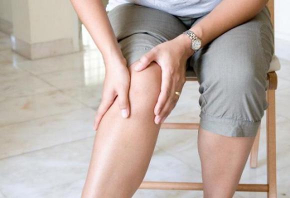 Ecco perché incrociare le gambe potrebbe essere dannoso per la salute
