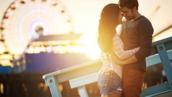 Ecco alcune domande serie che dovresti fare al tuo ragazzo
