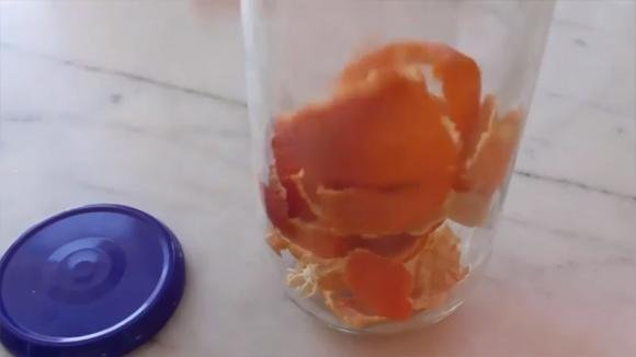 Non buttare mai le bucce del mandarino: puoi creare qualcosa di utilissimo!