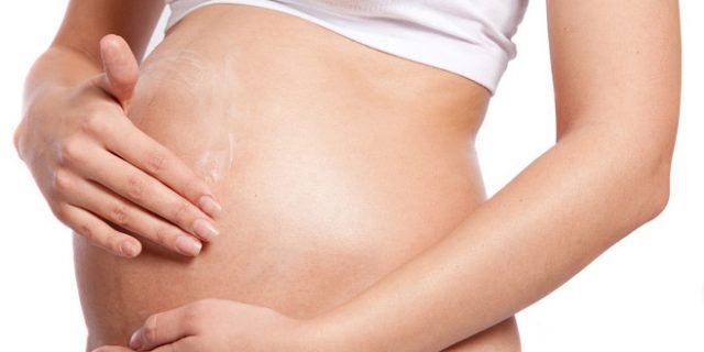 Per evitare le smagliature, nel corso della diciassettesima settimana di gravidanza si può applicare la crema o l'olio antismagliature, sul pancione, la mattina e la sera