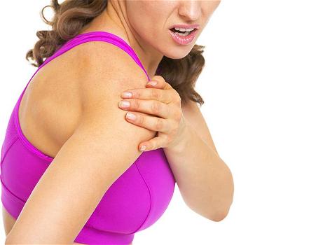 Dolore al braccio destro: cause principali e quando preoccuparsi