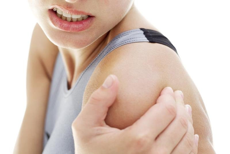 Il dolore al braccio sinistro può manifestarsi negli sportivi