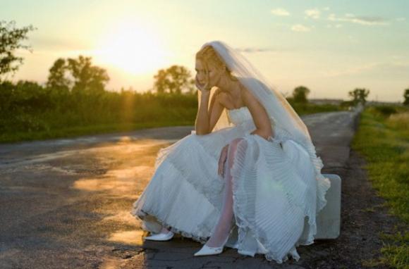 Reggio Emilia, lui non si presenta al matrimonio, lei lo cerca e lo picchia!
