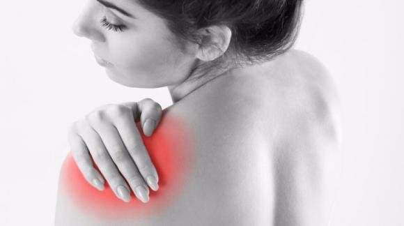 Periartrite alla spalla: sintomi, cause e le cure