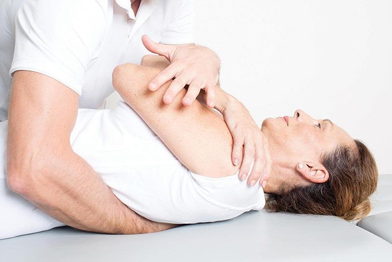Con la fisioterapia di può ripristinare la mobilità della spalla