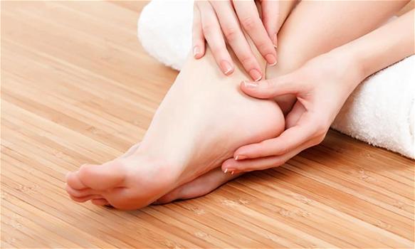 Tendinite al piede: sintomi, le cure e rimedi della nonna