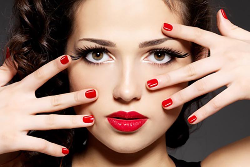 Unghie rosse: idee di nail art e alcuni consigli per abbinarle