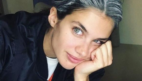 Ecco perché ti vengono i capelli bianchi prima dei 30 anni