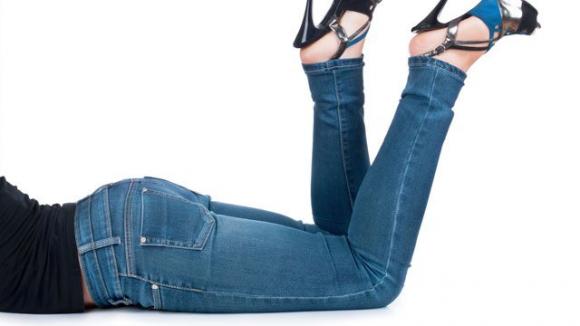 Ecco come scegliere il paio di jeans perfetto senza provarli