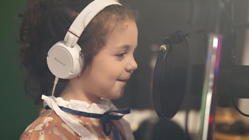 Nessuno può eguagliare Frank Sinatra ma aspettate di sentire cantare questa bimba…da brivido!