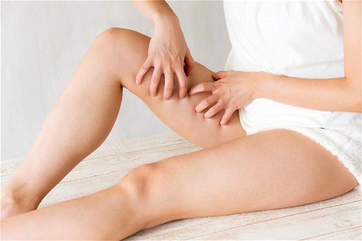 Prurito alle gambe: cause e alcuni rimedi naturali