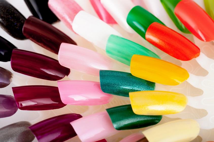 Unghie finte: come applicarle e come toglierle da sole