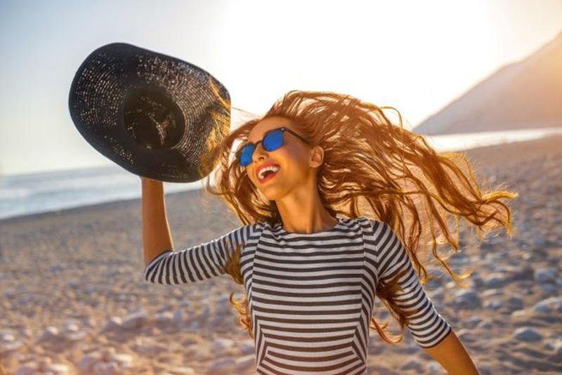 L'olio di cocco protegge i capelli dal sole