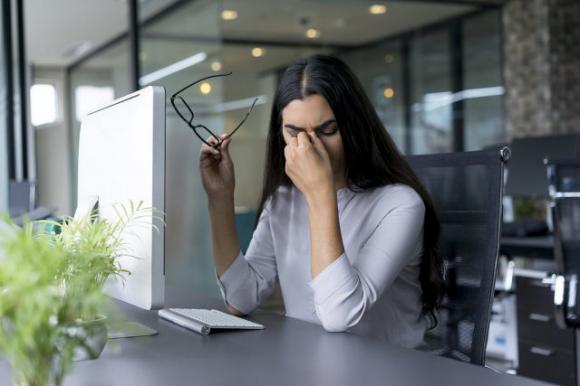 Cosa accade al tuo corpo quando stai seduto per 8 ore ogni giorno