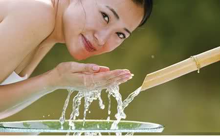 Utilizzando questi 2 ingredienti puoi dimenticare acne, brufoli e punti neri e il tuo viso sarà più pulito!