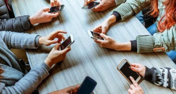 3 seri motivi per non utilizzare più lo smartphone di notte. Attenzione!