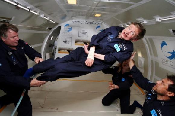 Stephen Hawking, uno dei fisici più noti al mondo, è morto all’età di 76 anni