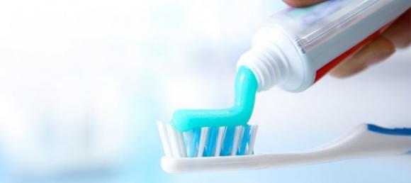 Non avresti mai immaginato che il dentifricio potesse fare tante cose! Ecco 20 fantastici trucchi