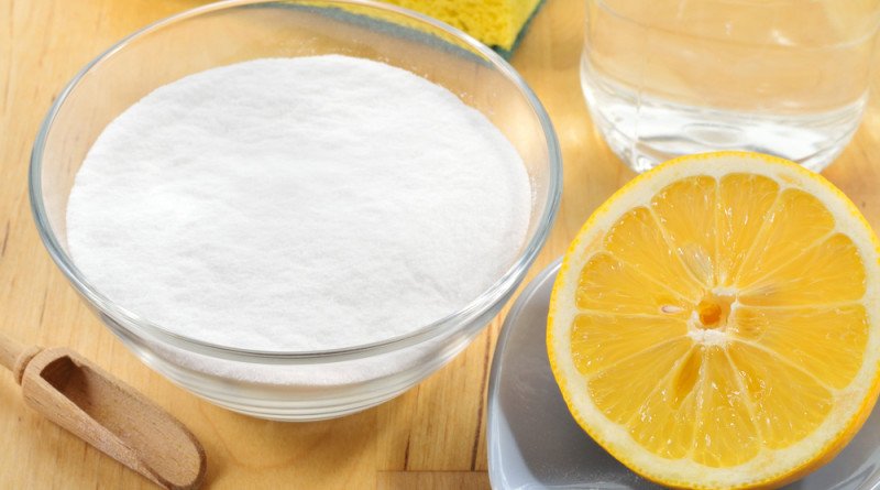 Limone e bicarbonato di sodio sono soluzioni per il lavaggio a secco