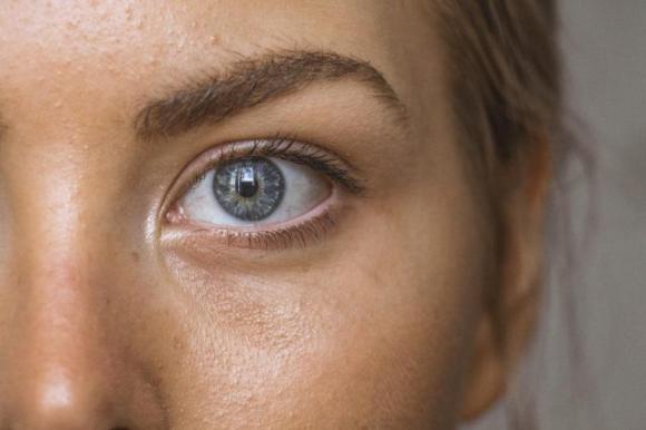 Alcuni suggerimenti per pulire il viso in maniera appropriata tutti i giorni