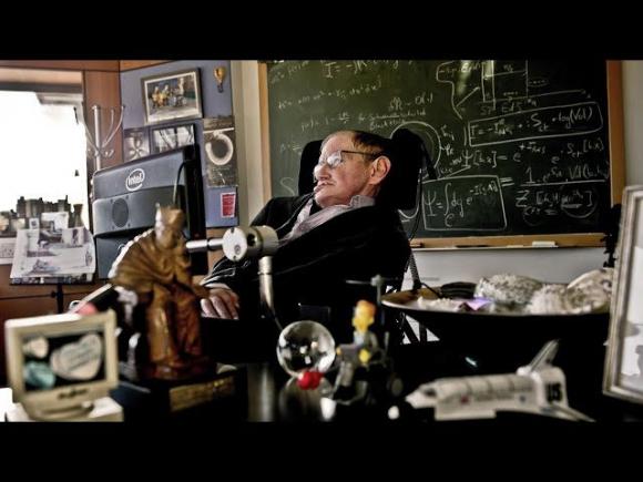 Stephen Hawking, uno dei fisici più noti al mondo, è morto all’età di 76 anni