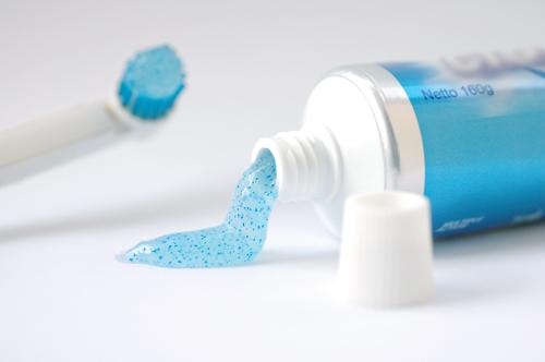 Non avresti mai immaginato che il dentifricio potesse fare tante cose! Ecco 20 fantastici trucchi
