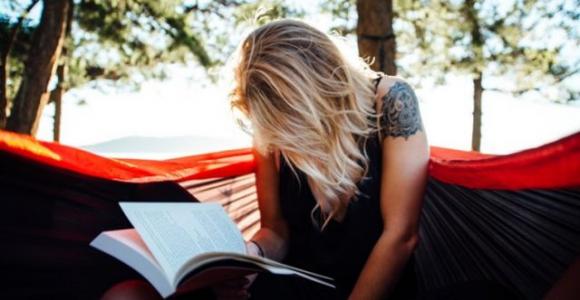 Le cose più fastidiose che ogni segno zodiacale fa quando è innamorato