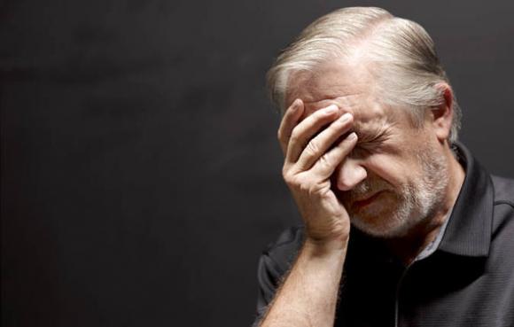 Gli scienziati spiegano come l’ansia influenza le probabilità di sviluppare il morbo di Alzheimer