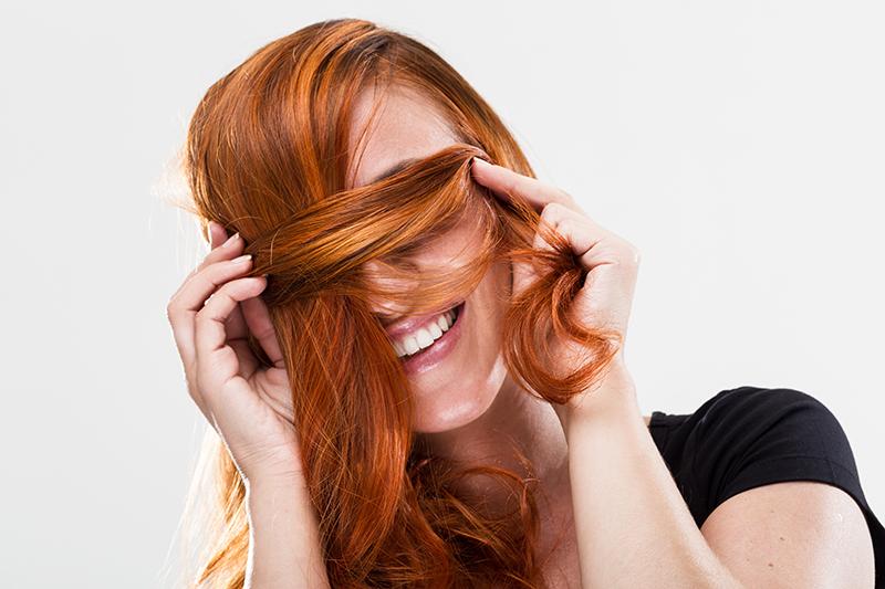 Bagno di colore ai capelli: cos’è e come farlo a casa
