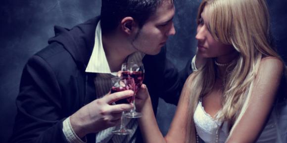 Il peggior modo in cui ogni segno zodiacale cerca (e fallisce) di flirtare