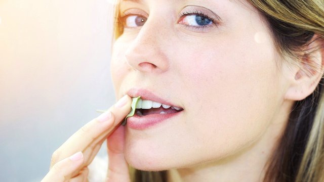 Come sbiancare i denti in modo naturale