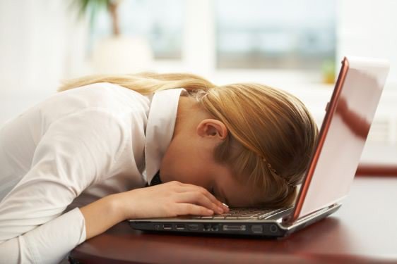 8 segnali di allarme che indicano che sei mentalmente ed emotivamente esausto