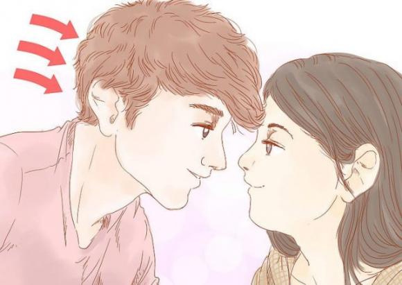 Alcuni modi di flirtare delle donne che gli uomini odiano