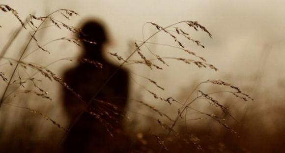 La solitudine ci aiuta a crescere: il piacere del silenzio e l’arte di poter stare da soli