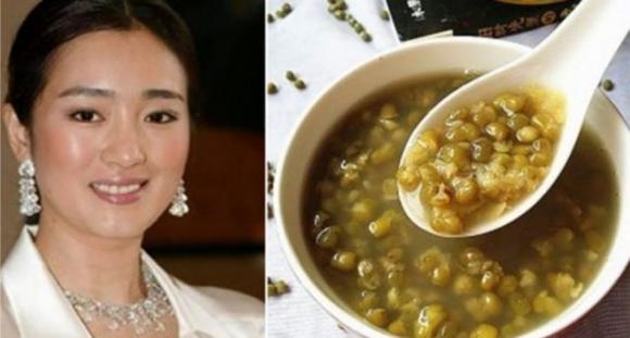 52 anni di bellezza, questa donna dalla Cina condivide i suoi segreti anti-età