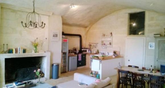 Disoccupato acquista una casa nella roccia per un euro: “E’ stata la mia fortuna più grande”
