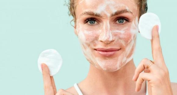 La magia del dentifricio sui punti neri: il trucchetto per una pelle perfetta