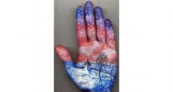 Scegli un disegno dipinto sulla mano e scopri qualcosa di interessante su di te