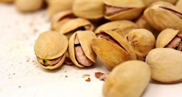 13 semi e frutta secca da mangiare ogni giorno per rimanere sani e in forma