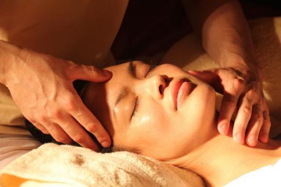 52 anni di bellezza, questa donna dalla Cina condivide i suoi segreti anti-età