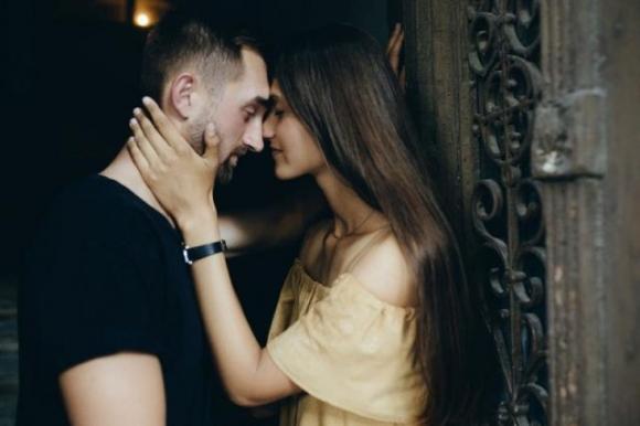 Che cosa ti fa sentire amato in una relazione, in base al tuo segno zodiacale