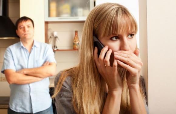 Tradimento: ecco 25 segni che ti tradisce