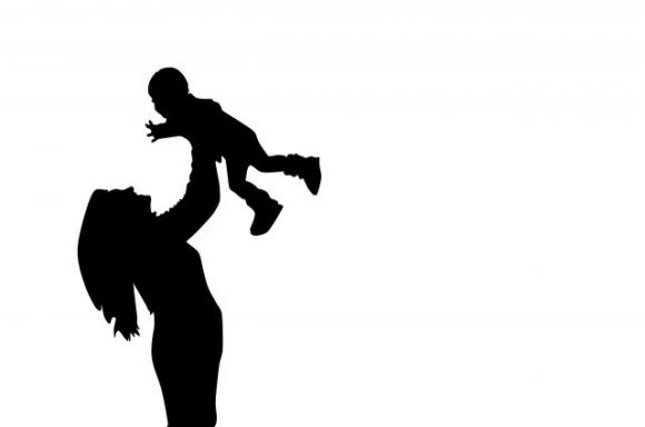 “Sono andata via dall’Italia, qui posso lavorare e fare la mamma senza problemi: lo Stato mi aiuta”