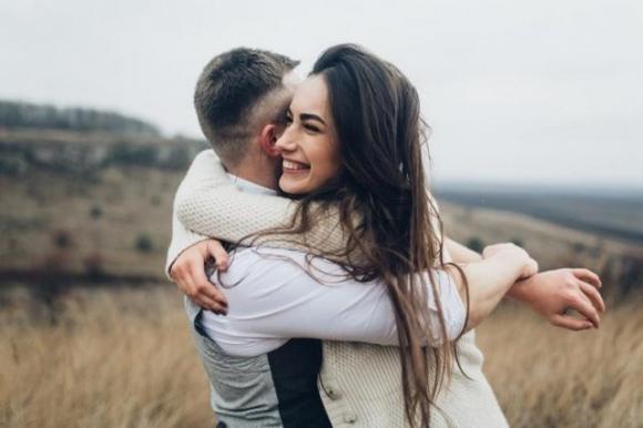 Che cosa ti fa sentire amato in una relazione, in base al tuo segno zodiacale