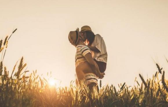 Che cosa ti fa sentire amato in una relazione, in base al tuo segno zodiacale
