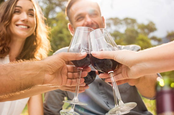 7 motivi per cui dovresti bere vino tutti i giorni, lo consiglia la scienza