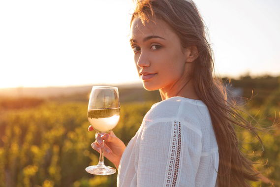 7 motivi per cui dovresti bere vino tutti i giorni, lo consiglia la scienza