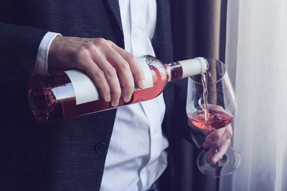 7 motivi per cui dovresti bere vino tutti i giorni, lo consiglia la scienza