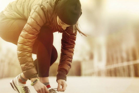 Ti bastano solo 15 minuti di camminata al giorno per migliorare il tuo corpo. Ecco come: