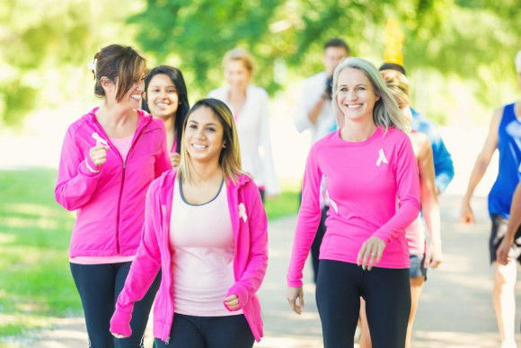 Ti bastano solo 15 minuti di camminata al giorno per migliorare il tuo corpo. Ecco come: